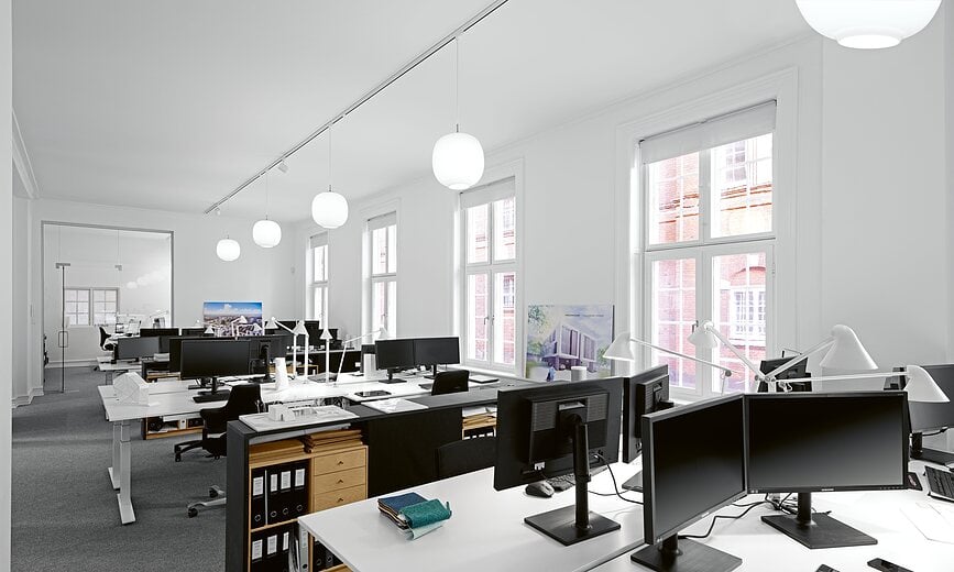 NJP Stolna Lampa LED 3000K s pričvršćivanjem za stol bijela