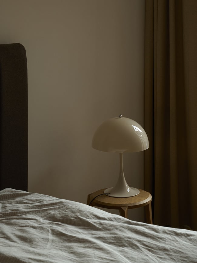 Panthella Namizna svetilka, premer 320 mm, bela