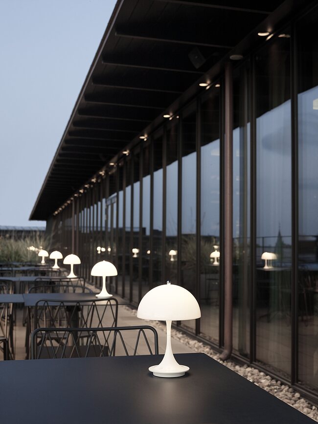 Panthella Lampa bežična s indukcijskim punjenjem crna