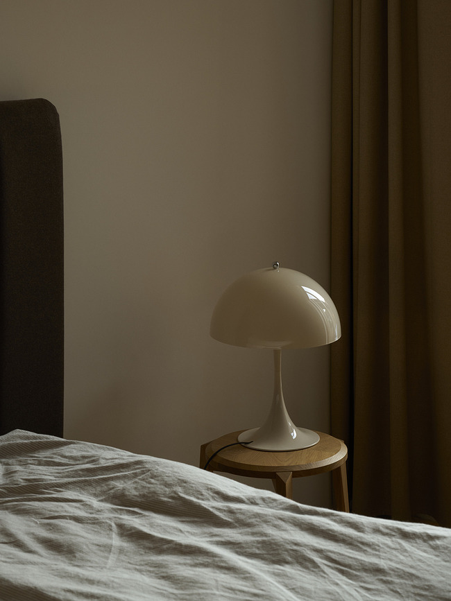 Panthella 320 Lampe de Table, blanche