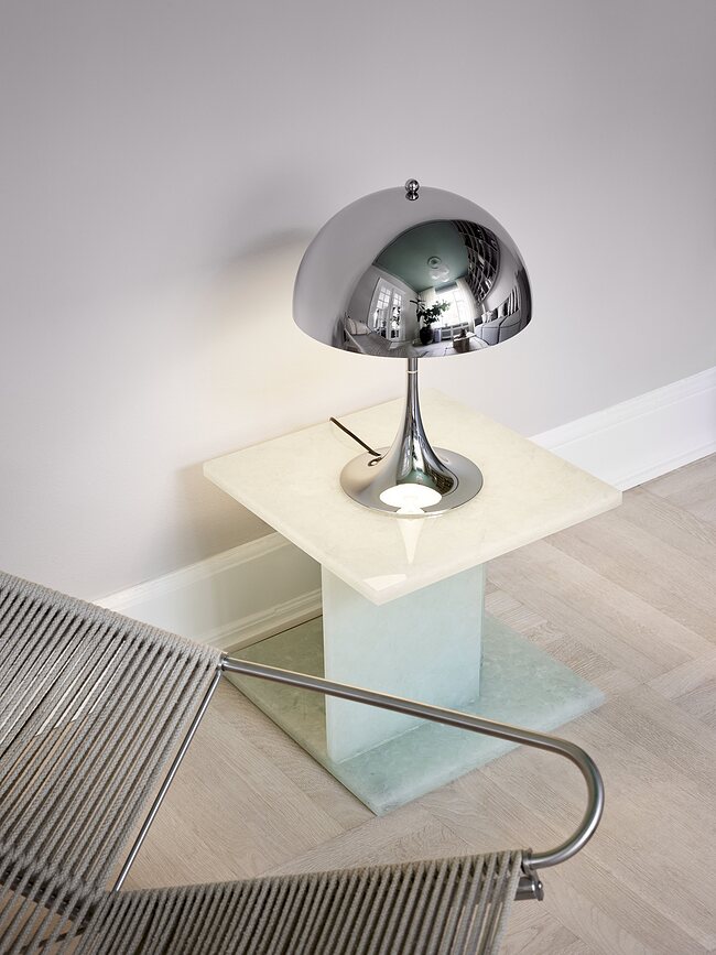 Panthella 320 Lampe de Table, blanche