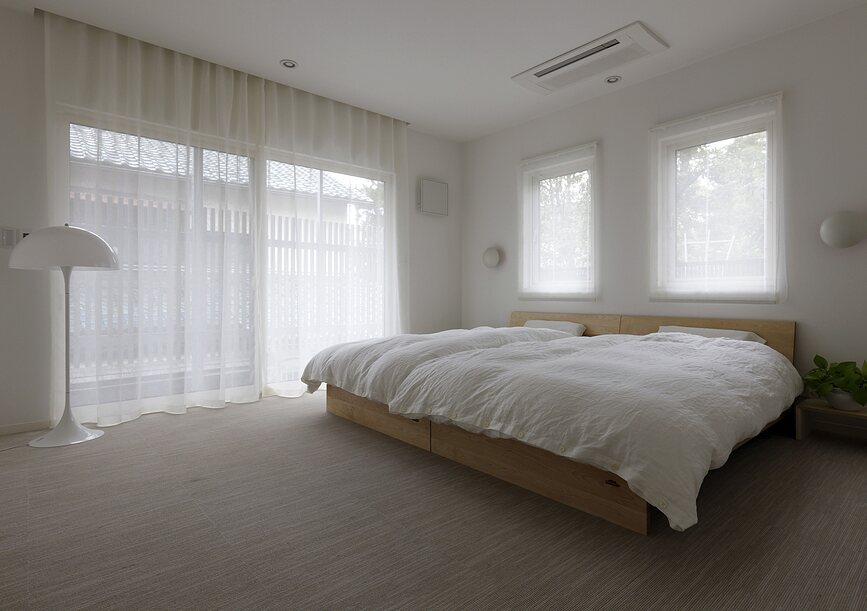 Panthella Stoječa svetilka, bela