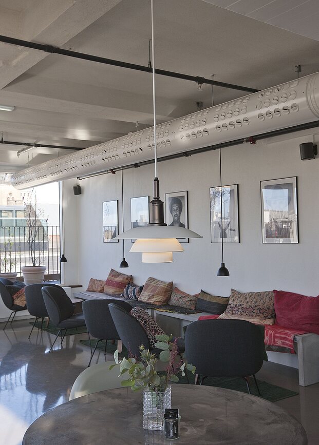 PH Viseča svetilka s steklenim senčnikom, 33 cm, krom