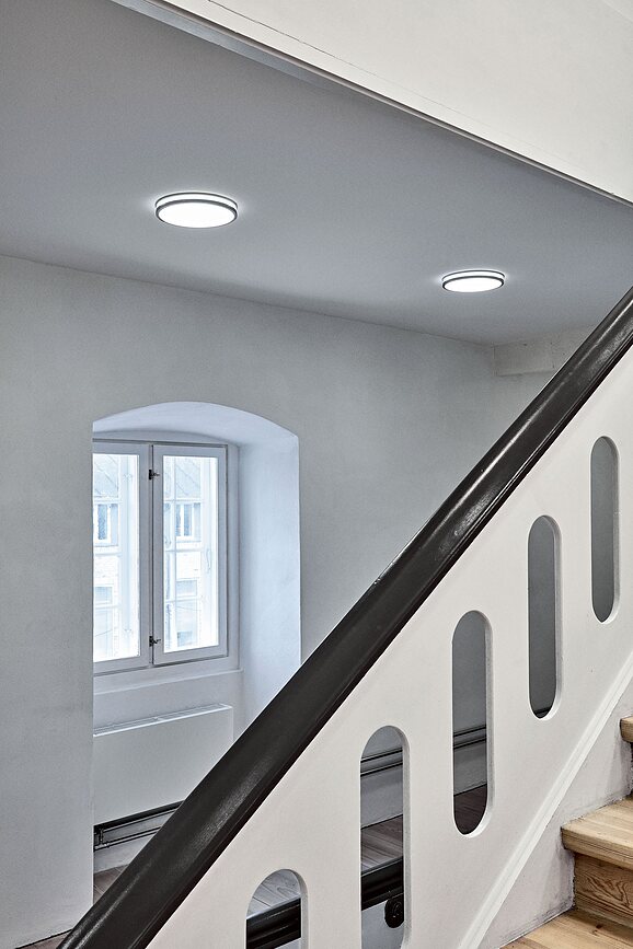 Plafón LED Munkegaard, 3000K, 52,5 cm, cromo, con control de iluminación Dali