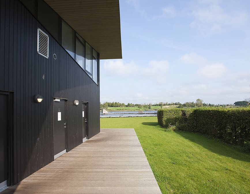 Skot Half Απλίκα LED, 3000K, οπάλ, με ανθρακί πλαίσιο