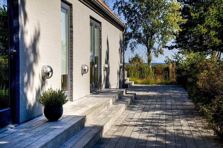 Skot Half Stenska svetilka z aluminijastim okvirjem, LED 4000K, opal