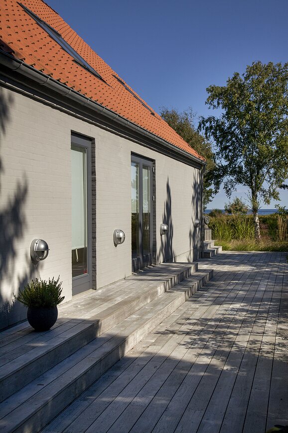 Skot Half Stenska svetilka z aluminijastim okvirjem, LED 4000K, opal