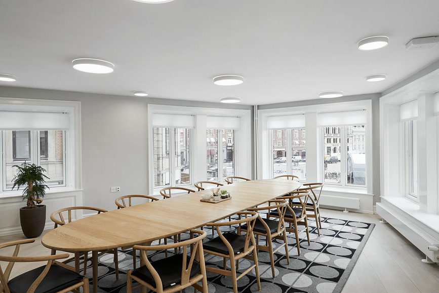 Slim Round Semi Recessed Φωτιστικό Οροφής, LED 4000K HO, με πρισματικό διαχύτη, έλεγχος Dali, Ø44 cm, λευκό