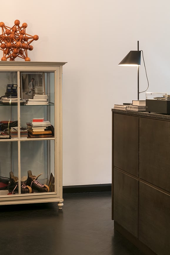 Yuh Stolna Lampa LED 2700K crna