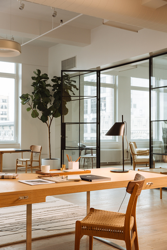 Yuh Namizna svetilka LED, 2700K, črna