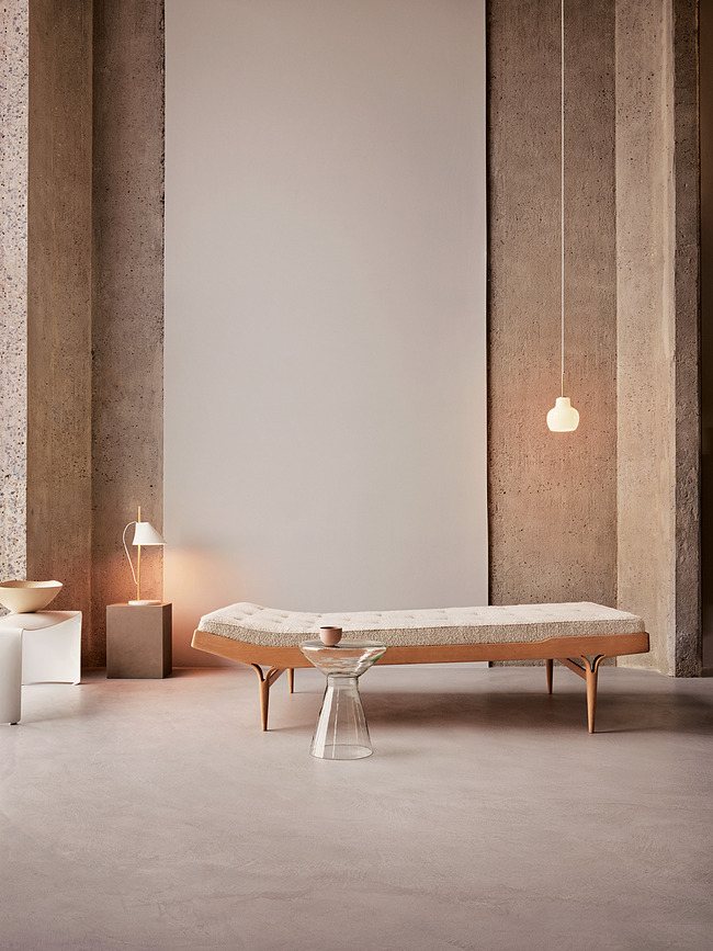 Yuh Namizna svetilka LED, 2700K, črna