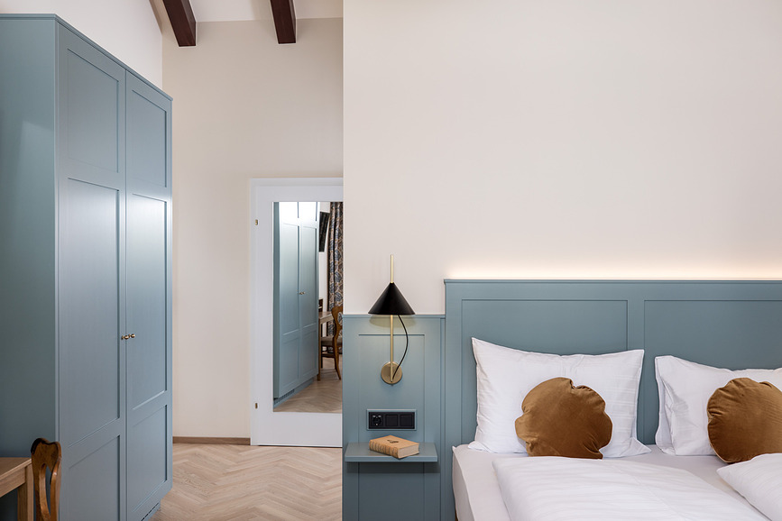 Yuh Stenska svetilka LED, 2700K, bela, medenina