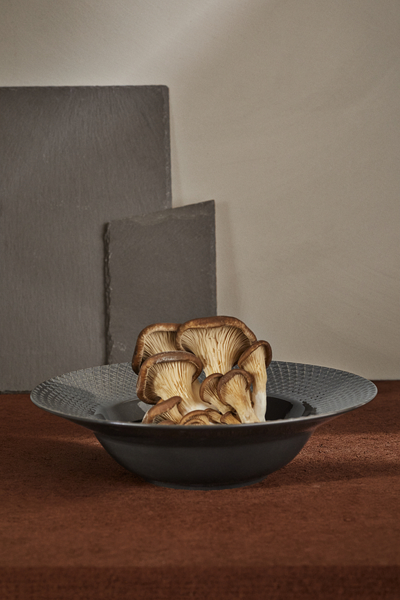 Rhombe Earth Assiette creuse 24,5 cm, noire