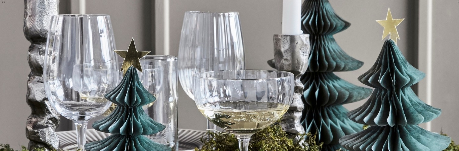 Hvordan dækker man et julebord? 11 inspirationer til et bord, der stråler