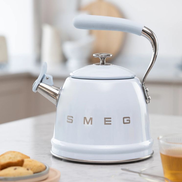 Bouilloire sifflante Smeg blanche