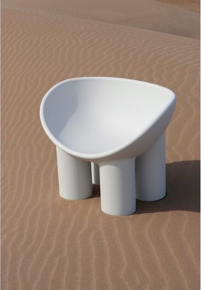 fauteuil en plastique blanc