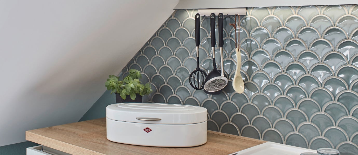 aranžman bijele Wesco košare za kruh