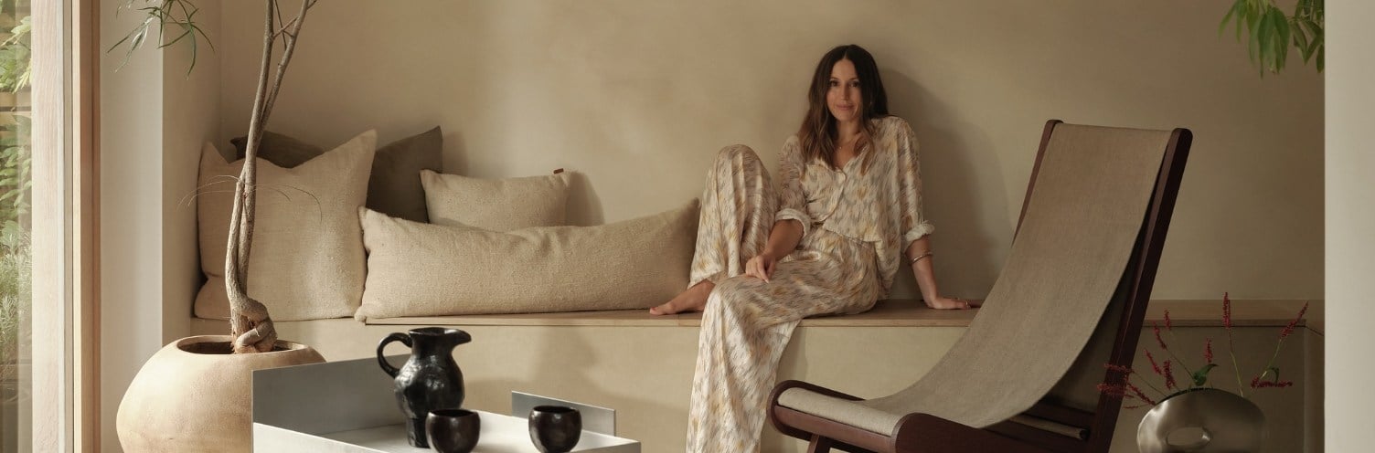 Ζεστοί εσωτερικοί χώροι - απαλά υφάσματα, ζεστή παλέτα και καμπύλες επαναπροσδιορίζουν την πολυτέλεια