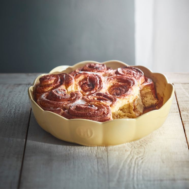 Kanelsnegle i en Emile Henry bageform