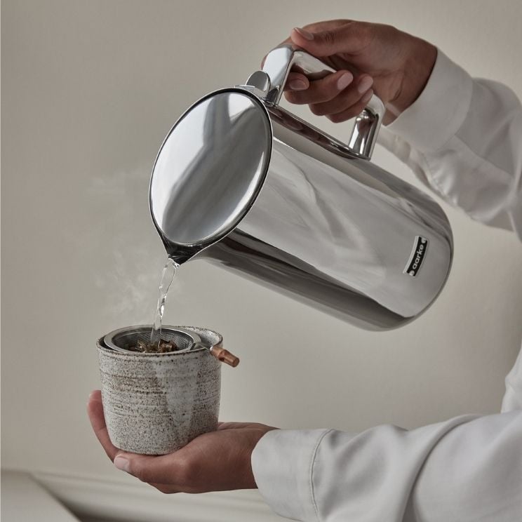 Bouilloire électrique ou bouilloire à induction : pour ceux qui aiment le minimalisme scandinave, la bouilloire électrique Aarke sera un excellent choix