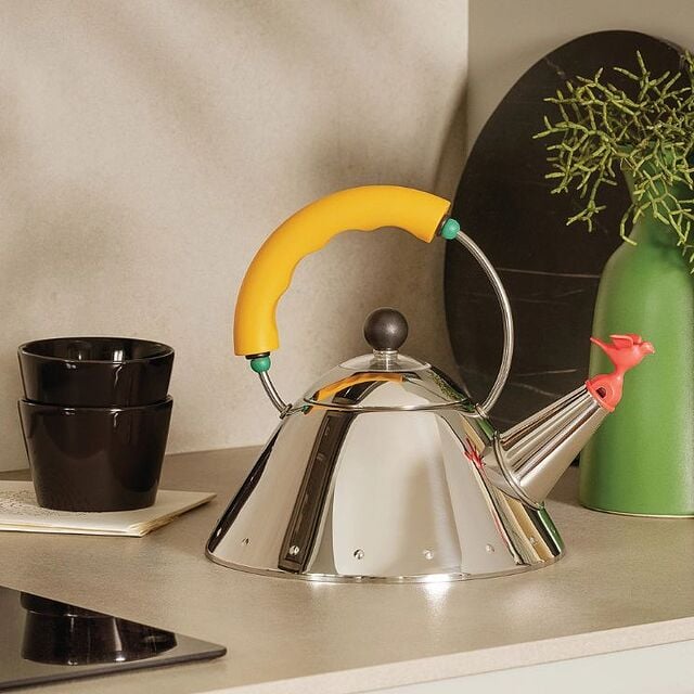Bouilloire à induction d'Alessi - design inhabituel et iconique