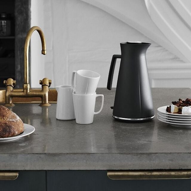 bouilloire rosendahl : noire, minimaliste