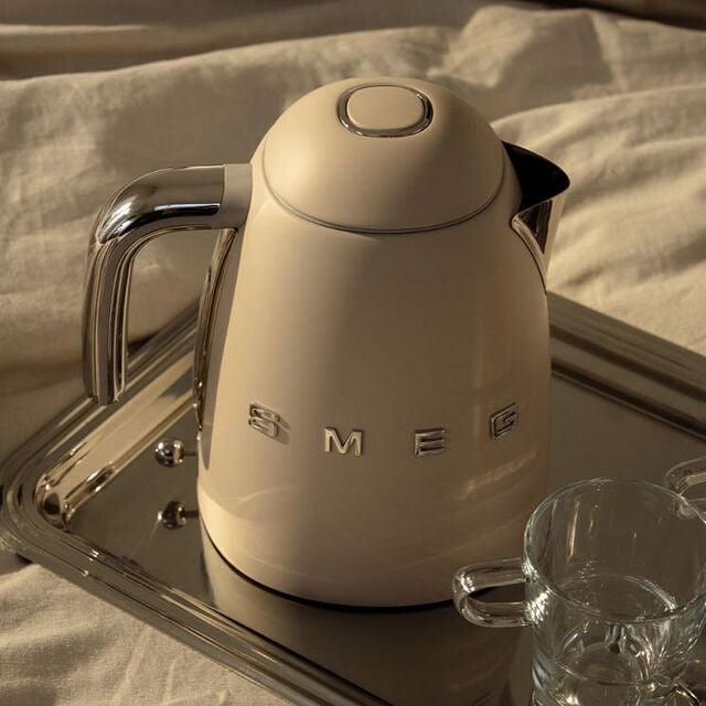 Czajnik Smeg w kolorze Moonlight