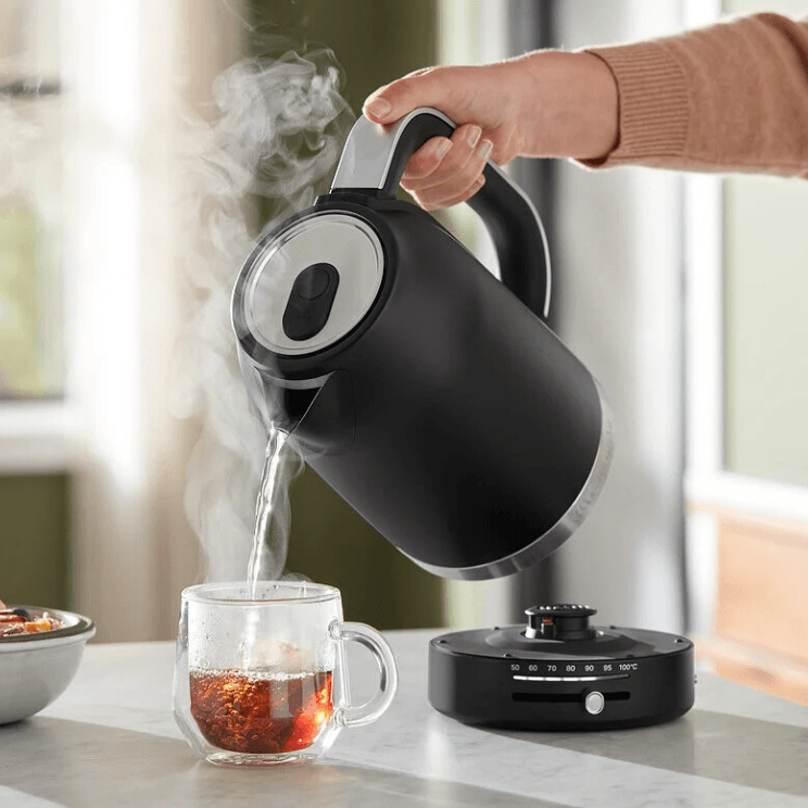 Czajnik z regulacją temperatury KitchenAid 1,7 l czarny na blacie