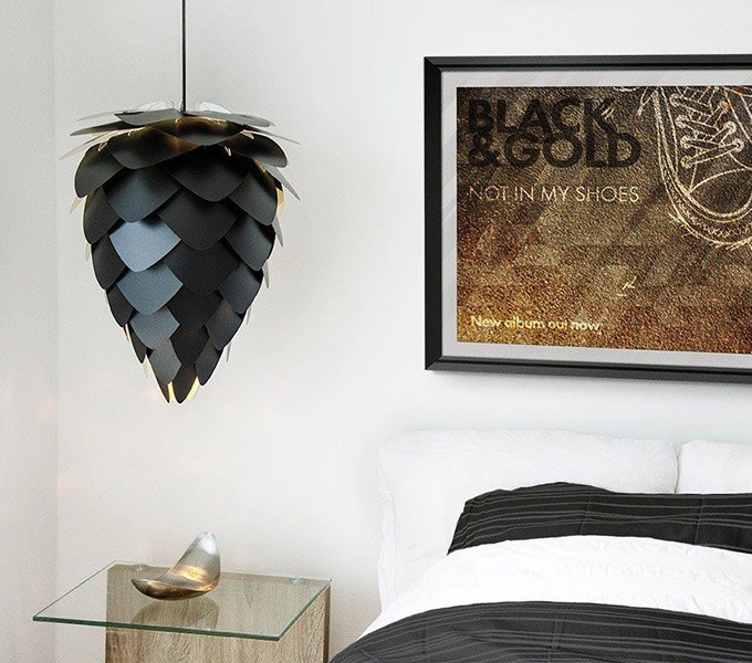 crno-zlatna spavaća soba