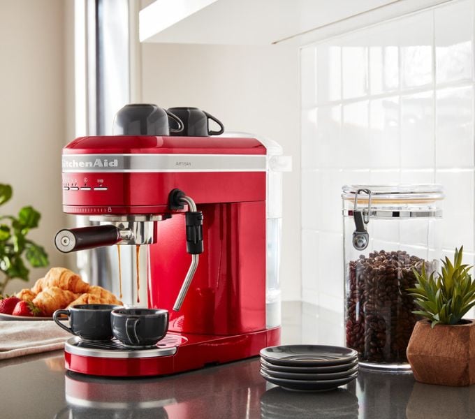 crveni aparat za kavu