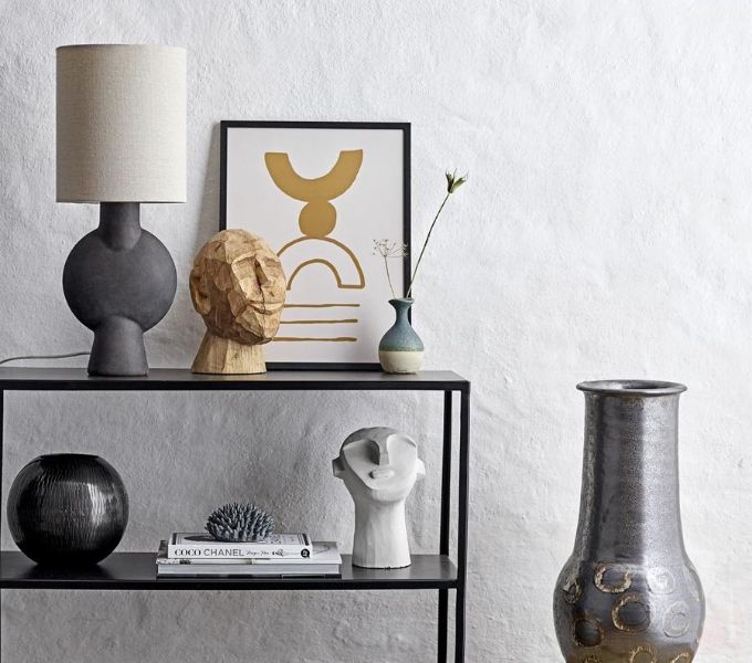 ukrasi na konzolnom stoliću