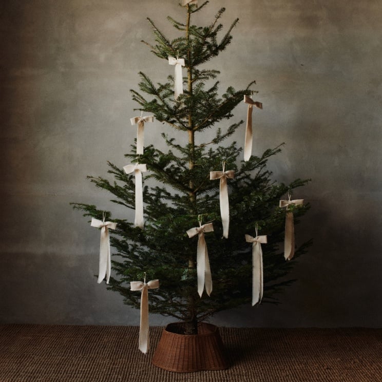 Decoraciones navideñas 2025: adornos para árbol de Navidad de Ferm Living