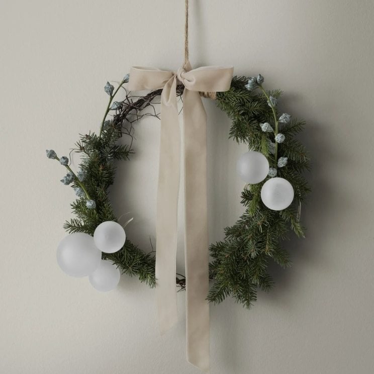 Decoraciones navideñas 2025: corona de Navidad de Blomus