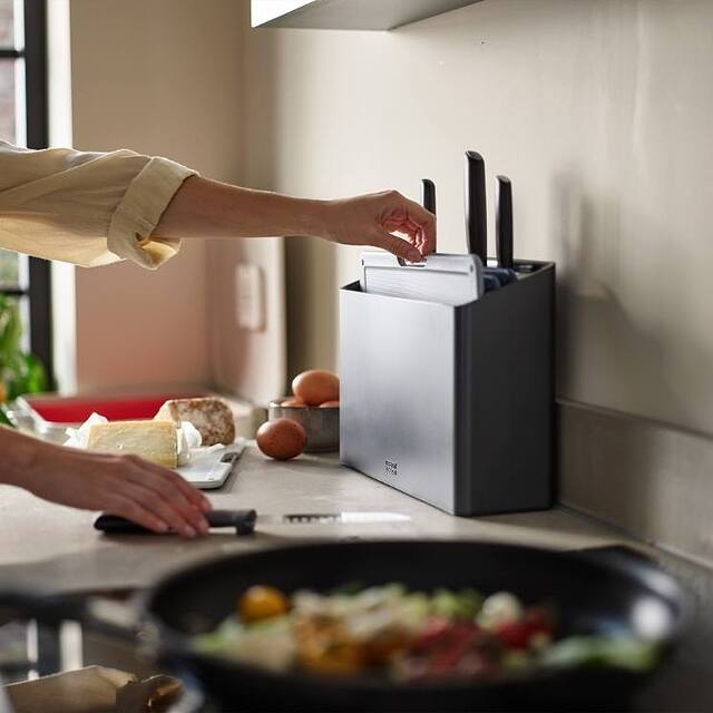 planches avec ensemble de couteaux