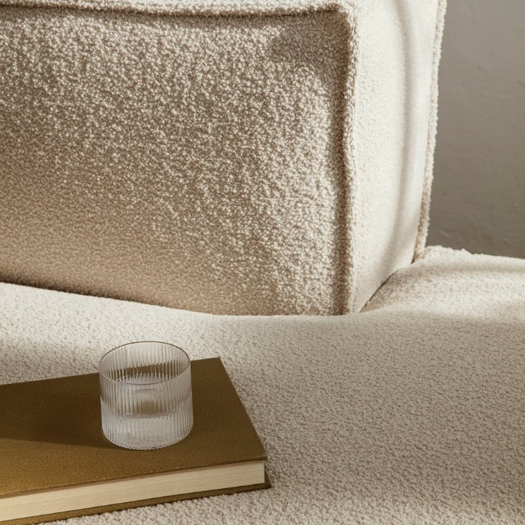 detalles del sofá bouclé de ferm living