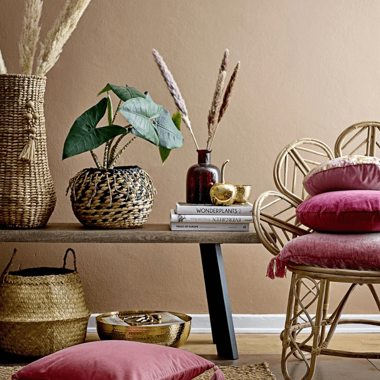 Pot dans un cache-pot de style bohème naturel