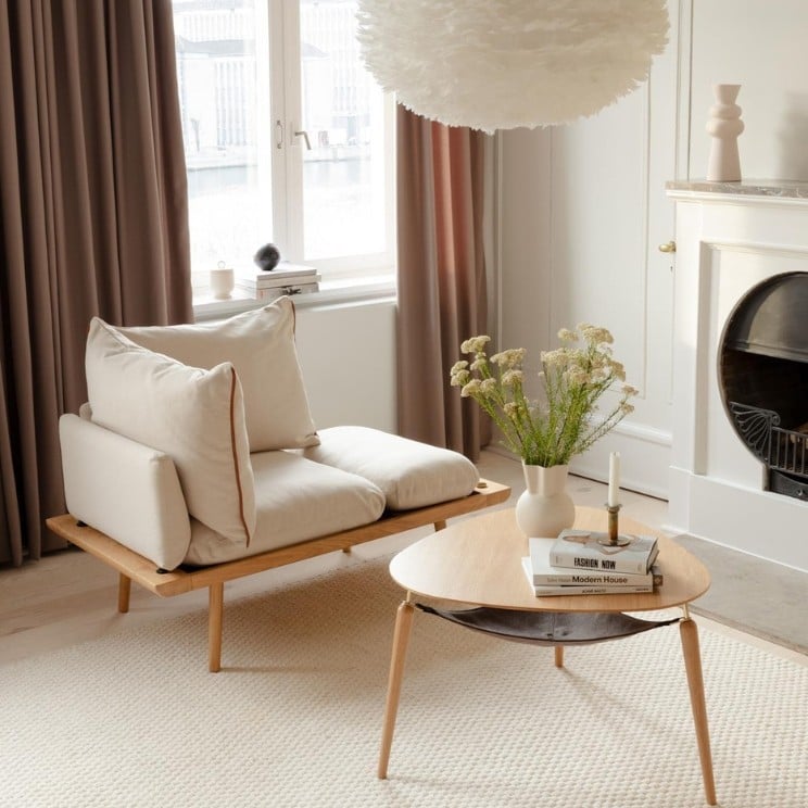 ξύλινο τραπέζι με πόδια