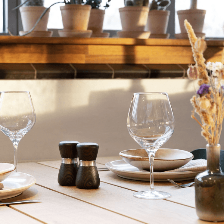 deux moulins Crushgrind sur la table