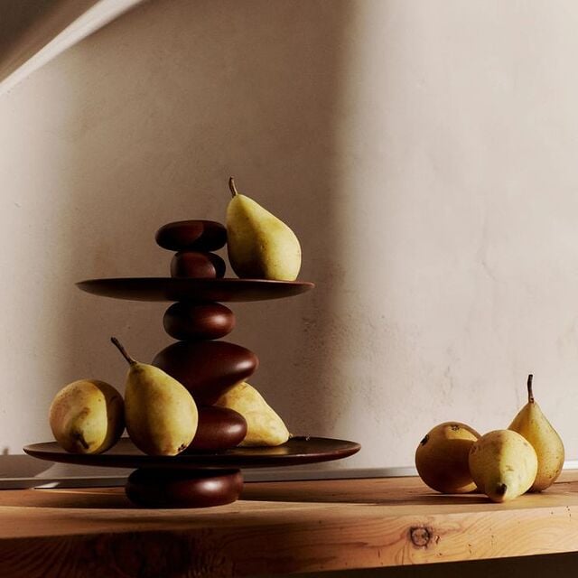 Fête des Mères : présentoir à gâteaux en bois de Ferm Living