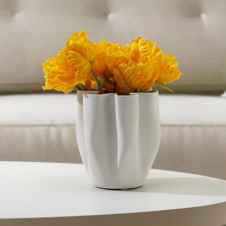 Fête des Mères : vase avec des fleurs jaunes