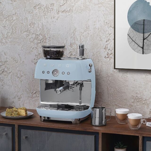 macchina da caffè blu del marchio italiano Smeg