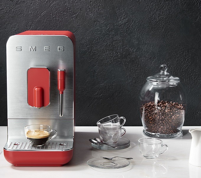 Smeg aparat za kavu