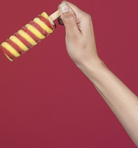 sladoled na tamnoj podlozi