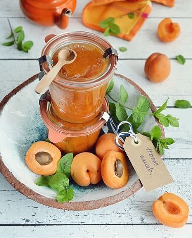 confiture d'abricots dans le wok