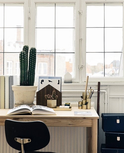 Mjedena ladica organizatora stola