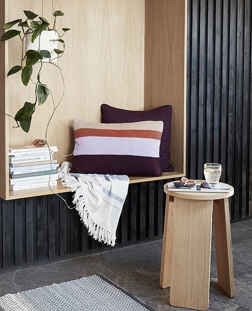 Hübsch bijelo-plavi prekrivač s resicama