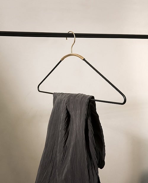 κρεμάστρα ρούχων 1