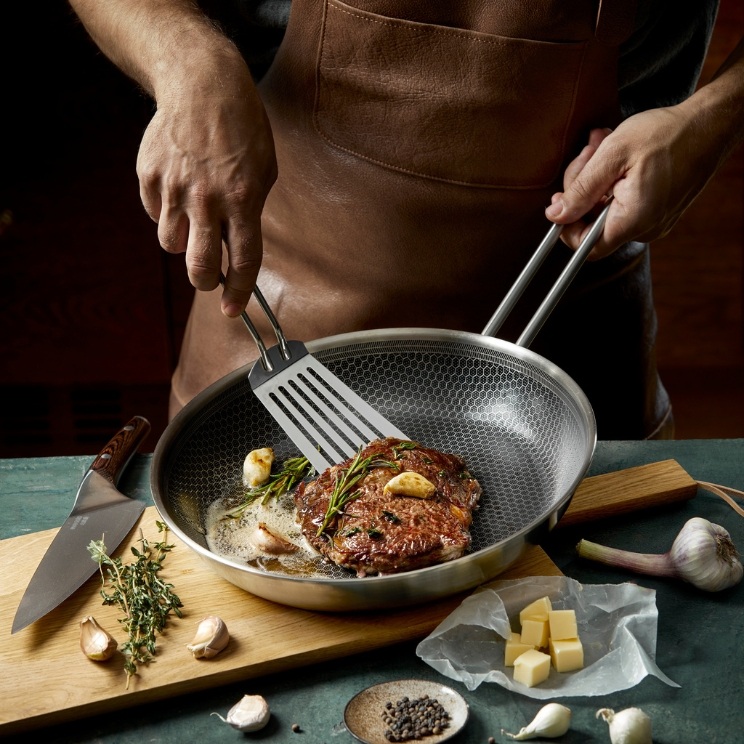 cocinar en una sartén de calidad garantiza la seguridad