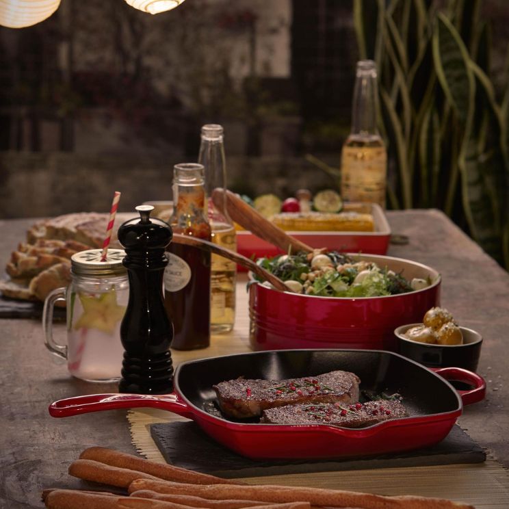 ψήσιμο με το γαλλικό μαντεμένιο brand Le Creuset