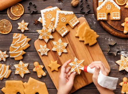 Weihnachten in einer Form. Förmchen für die Weihnachtsbäckerei